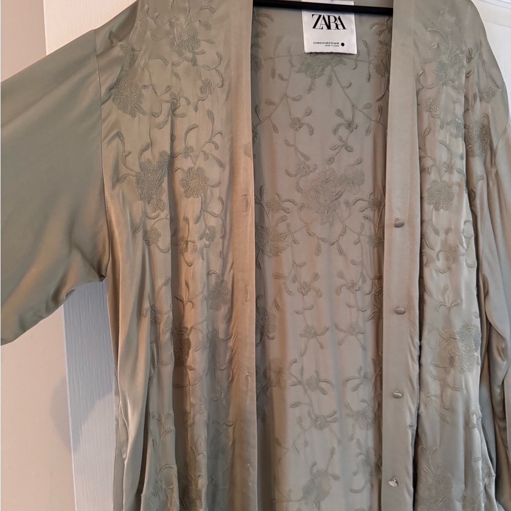 Zara Beige Floral Embroidered Kimono